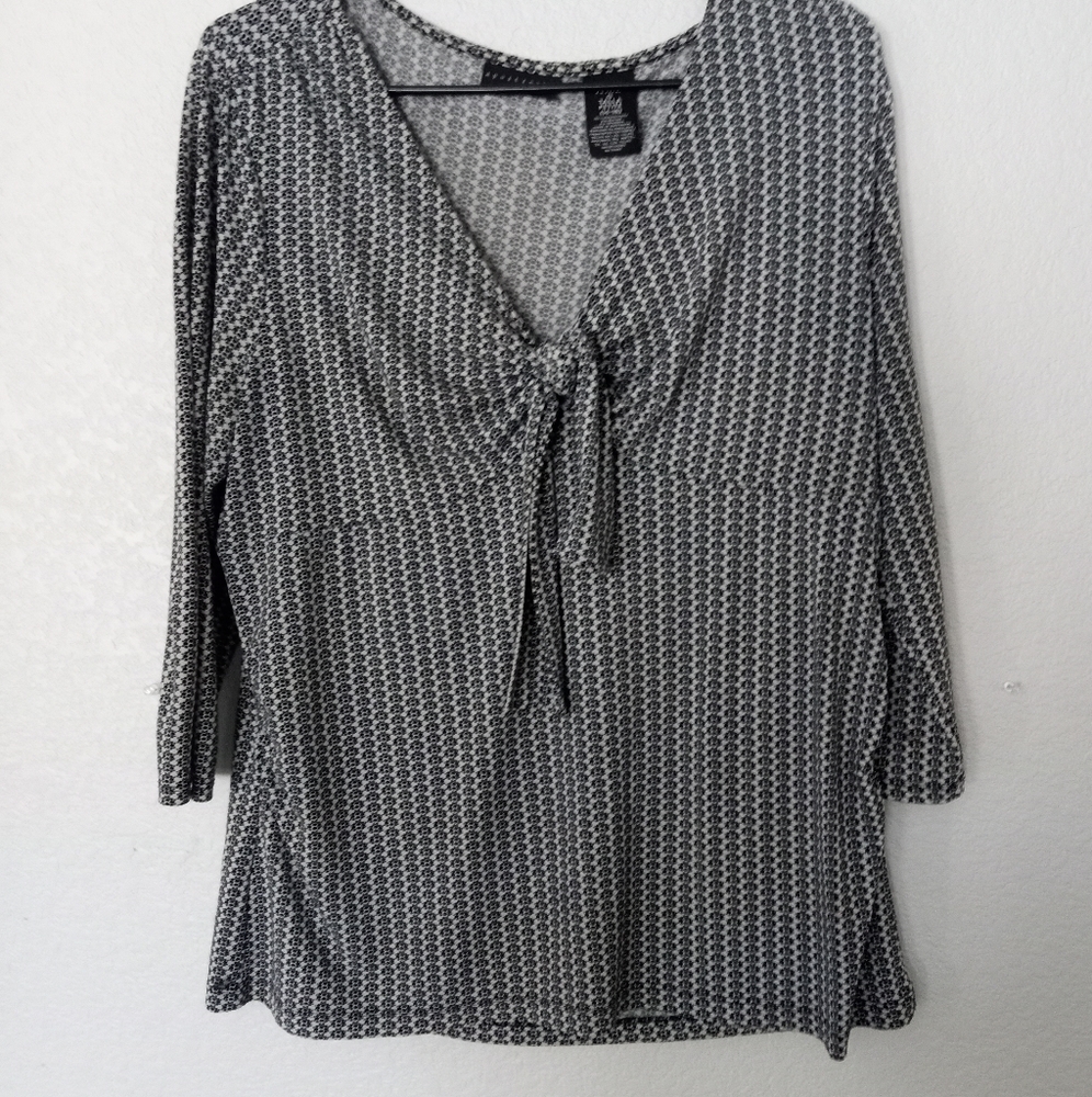 Apostrophe Petite White/black Circle prints neck top